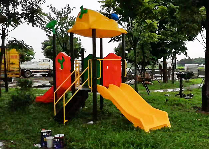 兒童滑梯