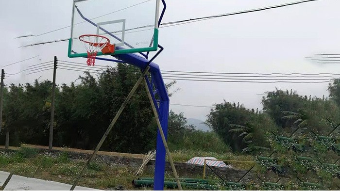 獨(dú)柱籃球架