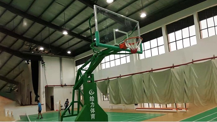 移動籃球架