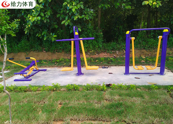 公園里的健身器材