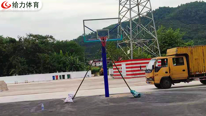 中山學校籃球架多少錢